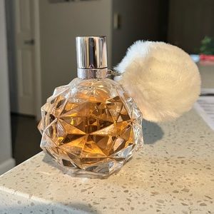 Ariana Grande Ari Eau de Parfum